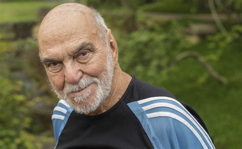 He played a number of characters in brazilian soap operas, such as zeca diabo in o bem amado and sinhozinh. Marcos Silvério: Lima Duarte: um caboclo cheio de história
