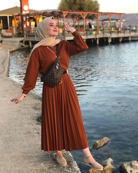 Tazqa hijrah alina plisket hadir untuk kamu para muslimah yang ingin tampil modis saat berbusana muslim. 8 Potret Hijaber yang Tampil Manis dan Sopan Pakai Rok ...