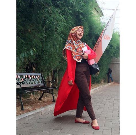 Sedangkan ria ricis adalah nama beken yang disering digunakannya. Gara-Gara Instagram, Ria Ricis Bisa Beli Mobil Sendiri ...