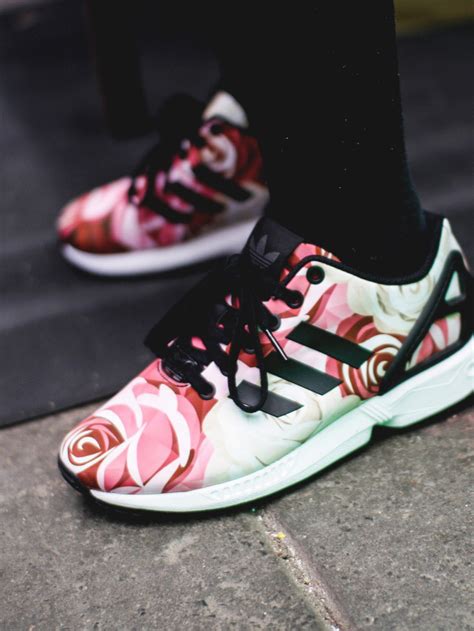 Instead, this iteration takes after the tech indigo iteration and brings color to the forefront, with its floral pattern pepping through the overlaying panels, inbetween the three stripes. adidas Originals Rose mi ZX Flux | SOLETOPIA