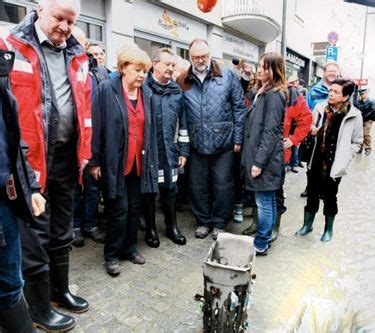 Ein hotel in der altstadt lässt sein erdgeschoß mit frischwasser fluten, bevor die pgeel steigen. Hochwasser 2013 (Passau) - RegioWiki Niederbayern
