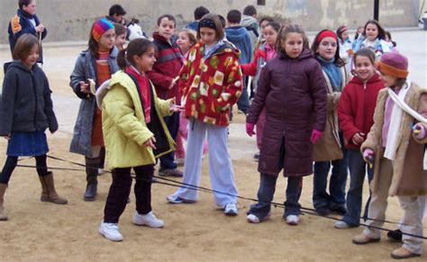 Si usted hace la prueba y calienta una de estas bolsas es más, algunos expertos proponen que la longitud que estas hebras adquieren antes de partirse puede servir para medir la cantidad de moléculas de. La goma, un juego que fomenta la actividad en los niños