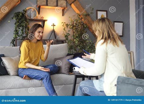 psychologist having session with her female patient stock image image of psicologo advice