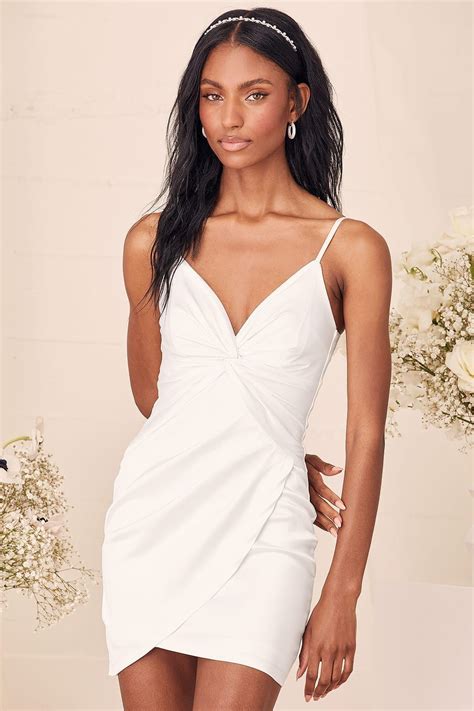 28 Chic White Graduation Dresses To Get Your Diploma In Style White