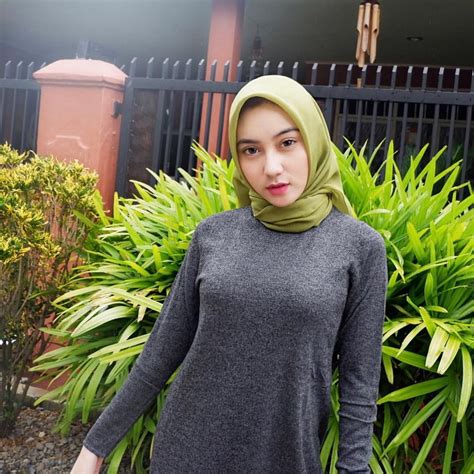 Pin By Dayanand Dayanand On Hooded Girl Girl Hijab Beautiful Hijab Fashion