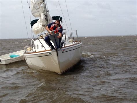 Dvids News Coast Guard Assists Aground Sailboat In Albemarle Sound