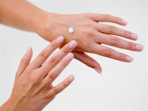8 Best Ways To Get Rid Of Extremely Dry Skin On Hands
