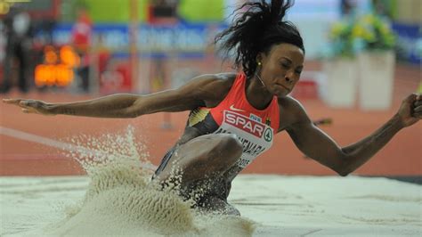 Dezember 1964 in gera), ist eine ehemalige deutsche leichtathletin, die 1992 und 2000 olympiasiegerin im weitsprung wurde. Weitsprung - Sosthene Moguenara: Nur Heike Drechsler und ...