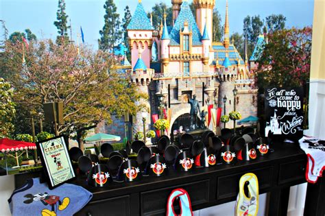 Here you will find a selection of bouncy castles, soft play and games for boys parties. Disneyland Themed Party Decorations & Free Printables!