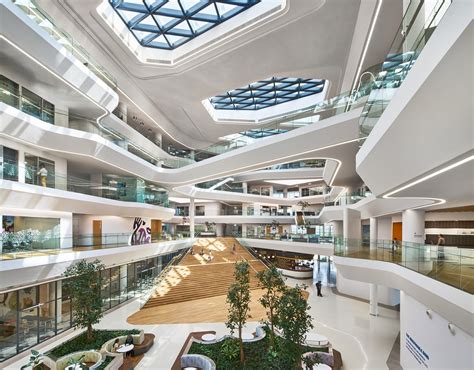 Pasalnya ekonomi turut terdampak akbiat pandemi ini. 画廊 联合利华总部大楼 / Aedas - 1