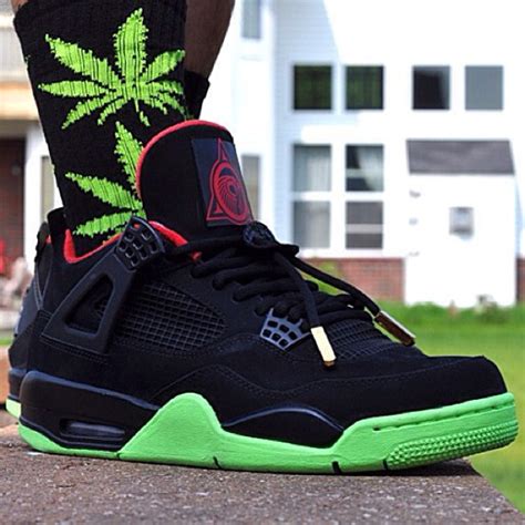 Check out our tennessee yeezy selection for the very best in unique or custom, handmade pieces from our shops. Air Jordan 4 "Yeezy" Black/Solar Red par Jlin1314 (31.07.2013)