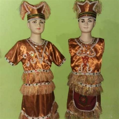 Jun 22, 2021 · ivan gunawan yang tengah kenakan pakaian adat jawa tersebut mendapatkan perhatian khusus netizen. Pakaian adat dewasa // baju adat dewasa papua, banjarmasin ...