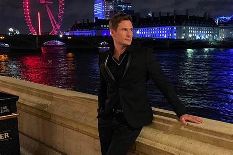 Austin, texas native ryan lee is one of the stars of the highly anticipated j.j. Lee Ryan escorted away from screaming fans by House of ...