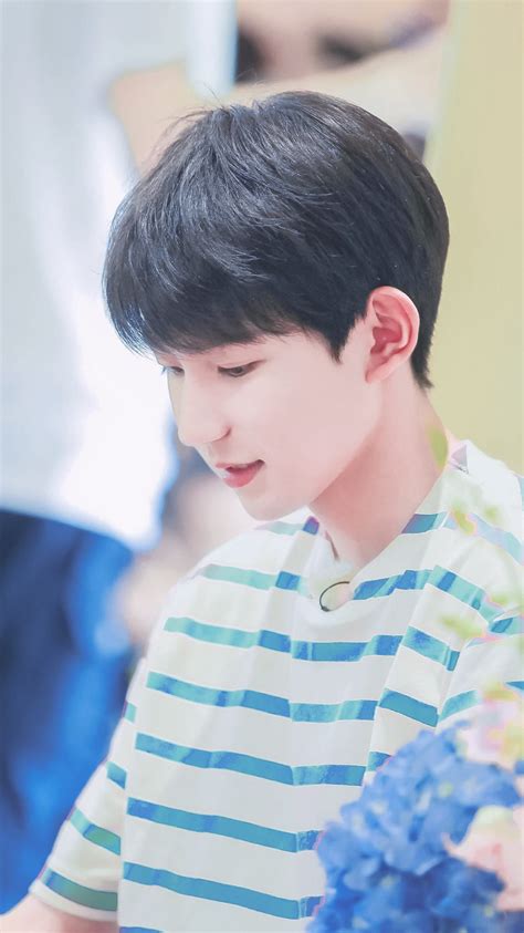 Đông thiên đức ca sĩ : Pin by Kiều Trinh on Sổ Tay Thần Tượng | I roy, Cute boys ...
