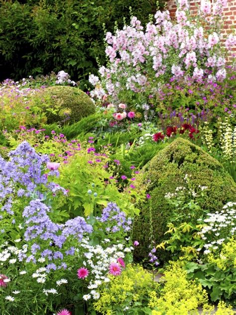 Creating Gardens In The Spring And Summer Flowers And Plants