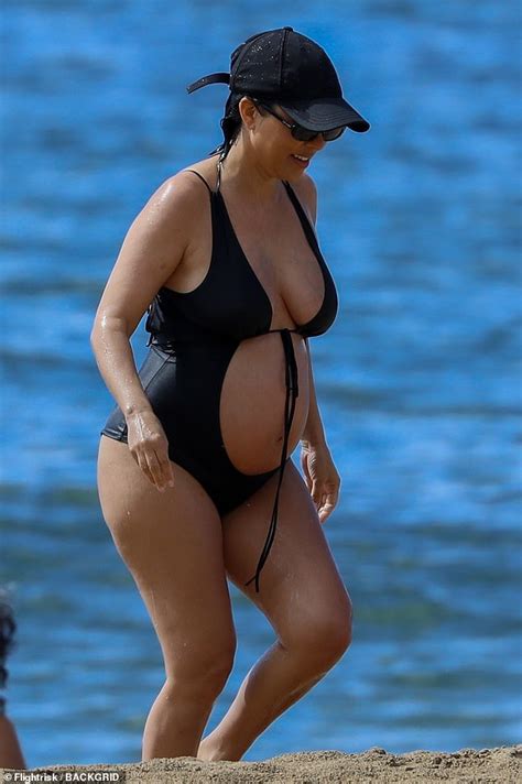 Peek A Bump Kourtney Kardashian Shows Off Her Pregnancy Belly In