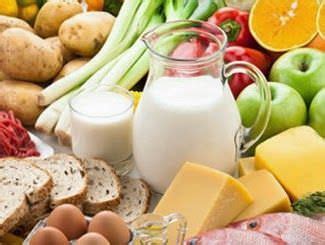 Descubre cuales son los alimentos que tienen más cantidad de vitamina b6 y otros la vitamina b6 es un nutriente esencial que se debe reponer continuamente, ya que es hidrosoluble, es decir, la vitamina b6 que el. Alimentos Ricos en Vitaminas del Complejo B - yComo