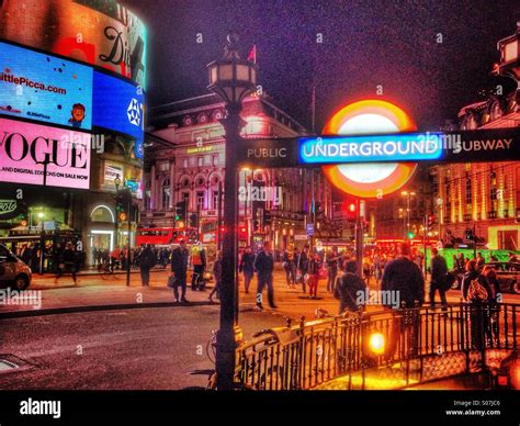 Londons Piccadilly Circus At Night Stock Photo Alamy