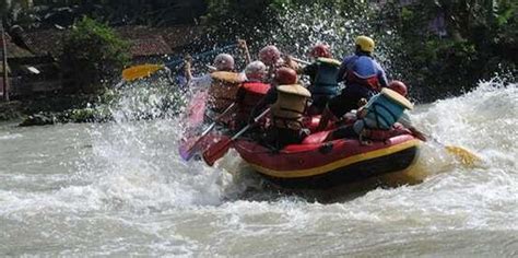 Wisata Rafting Di Aliran Sungai Citarum Cipatat Kab Bandung Barat