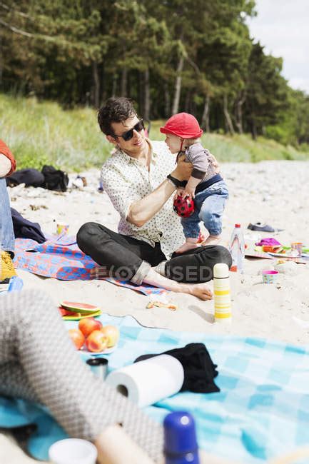 Man Holding Baby Boy — Beach Care Stock Photo 142833239