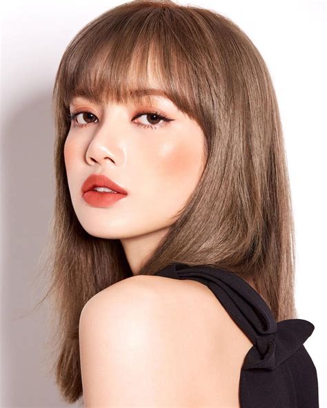 10 Of Lisa From Blackpinks Most Iconic Beauty Looks