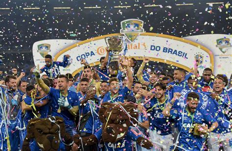 Clube paulista anunciou empréstimo do atleta de 27 anos à raposa. Esporte Rio: Cruzeiro EC (MG) Campeão da Copa do Brasil de ...