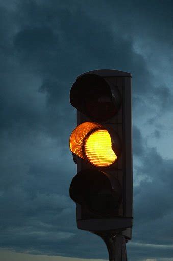 Driving Tips The True Meaning Of The Yellow Traffic Light