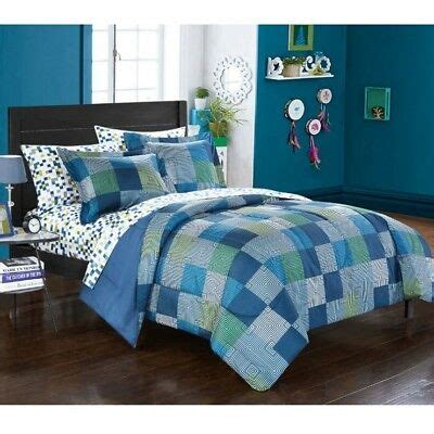 Beds are not only useful for sleeping away the dark and scary hours, they also function as a spawn point for you. Queen Comforter Set Blue Geo Blocks Bedding Minecraft ...