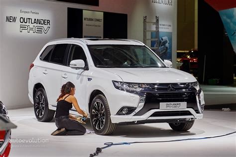 Mitsubishi Outlander Phev Facelift Revealed At Frankfurt Gets Rally