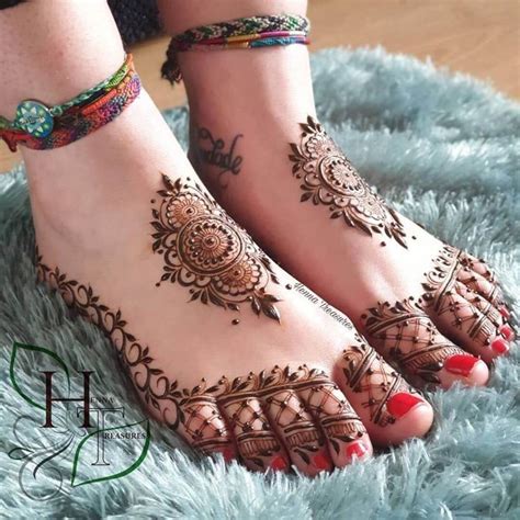 20 Minimalistic Mehndi Designs For Your Feet Wedmegood