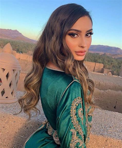 moroccan 🇲🇦 girl photo poses girl photos henna night snapchat girls sky aesthetic moroccan