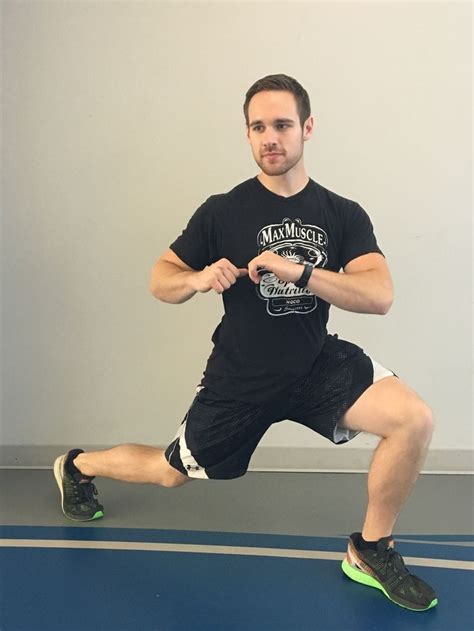 The Wake Up Workout Pillar Prep Reverse Lunge With Twist Wake Up