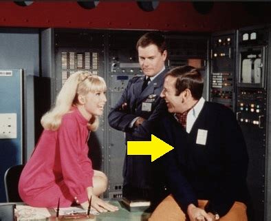 Suspected falls first on one of her foster children. Sat.1 Gold nimmt „Bezaubernde Jeannie" und „Love Boat" ins ...