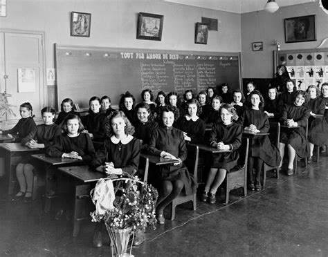 Léducation Pour Les Filles Vie Française Dans La Capitale