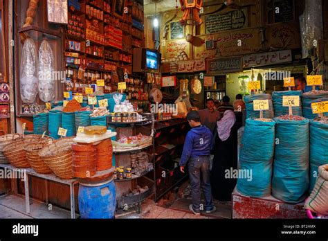 Cairo Egypt Bazaar Souk Fotos Und Bildmaterial In Hoher Auflösung Alamy