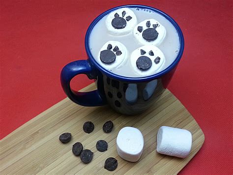Pedro pony looks nothing like a horse. Polar Bear Paw Marshmallows for Hot Chocolate | Mama Likes ...