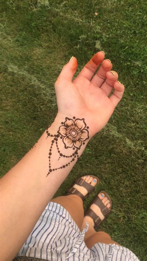 Wrist henna tattoo! Pinterest/ sheridanblasey - #Henna #Pinterest #