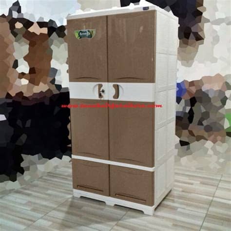 Hal ini dikarenakan lemari plastik dibuat dengan cara dicetak. Lemari Plastik Rovega CPB-2070 - warna coklat