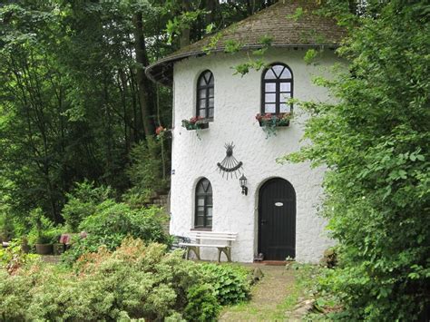 Set in daun, just 10 km from erresberg mountain, ferienwohnung daun offers accommodation with free wifi. Turm zur Pfaffenley, Daun | Ferienhaus, Ferien, Günstige ...