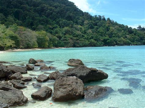 Menyedari hal itu, kerajaan turut menyediakan pelbagai kemudahan kepada pelancong untuk menikmati keindahannya. Wisata Malaysia - Pulau Tioman - Aneka Tempat Wisata