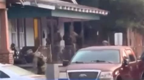 Video Shows Police Raiding Quando Rondos Savannah Home Before Arrest Vladtv