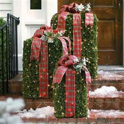 Get inspired by gorgeous greenery, twinkling light displays, and other outdoor. Outdoor Christmas Decorations - Cathy