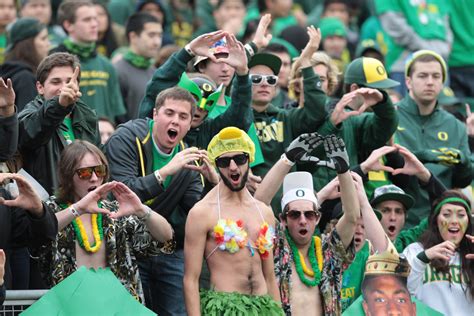 Ex Oregon Football Player Tells Duck Fans To [expletive] Themselves For The Win