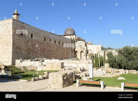 Western Wall Excavations And The Al Aqsa Mosque In The Old City Of Jerusalem Stock Photo Alamy