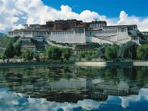 Potala Palace Residence Of The Dalai Lama Wander Lord
