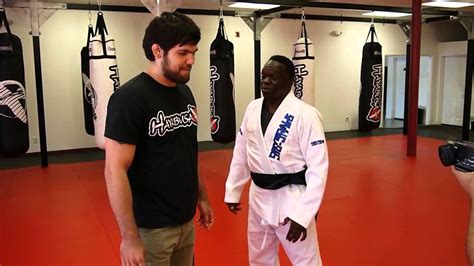 Il suo più grande risultato è. Jeff Mayweather gets a terrible jiu jitsu lesson from Robert Drysdale - YouTube