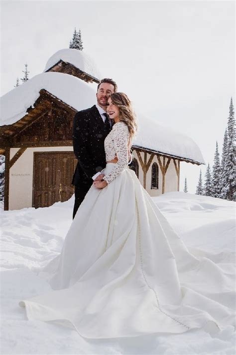 40 The Best Winter Wedding Dress Ideas For Your Beautiful Moment