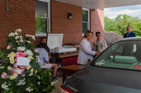 Sumter Funeral Home Holds First Ever Drive Thru Visitation The Sumter