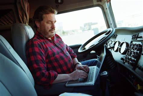 Top 30 Truck Driving Tips From Experienced Truck Drivers
