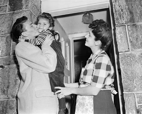 Frank Sinatra With Daughter Nancy And Wife Nancy 1944 Photo By Bettmann Oldschoolcool